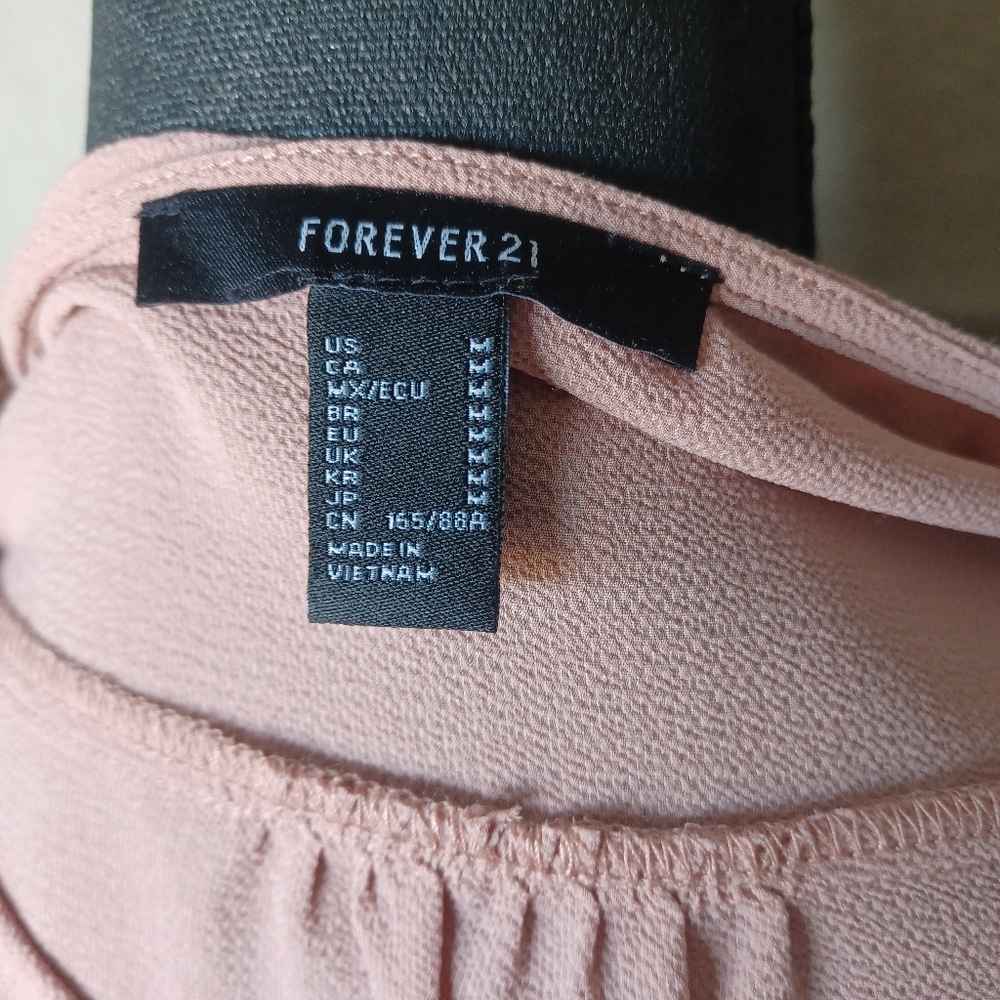 F21 V-Neck Women's Top - Picture 7 of 7